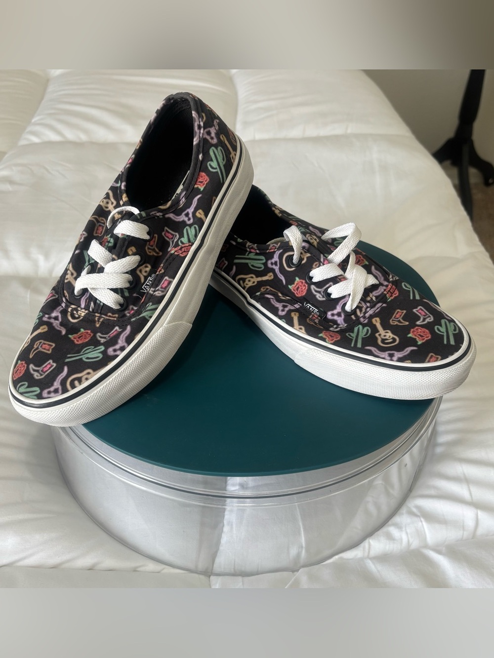 Vans Authentic Neon Western Print low-tops. Men’s size: 5.0 - Women’s size: 6.5